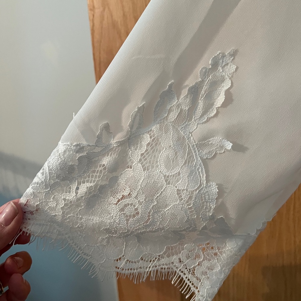 Ivory Lace Robe - Picture 5 of 10